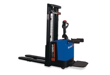 Elektrische hoogheffende truck HEF1200/4 met bestuurdersstandplaats, hefhoogte 90  - 4.000 mm, laadvermogen 1.200 kg, SolidHub 